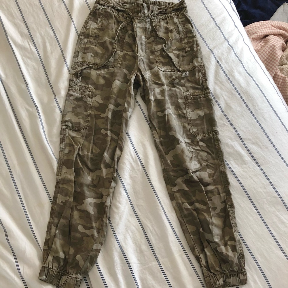 Army camo jogger pants cuffed stretchy waistband